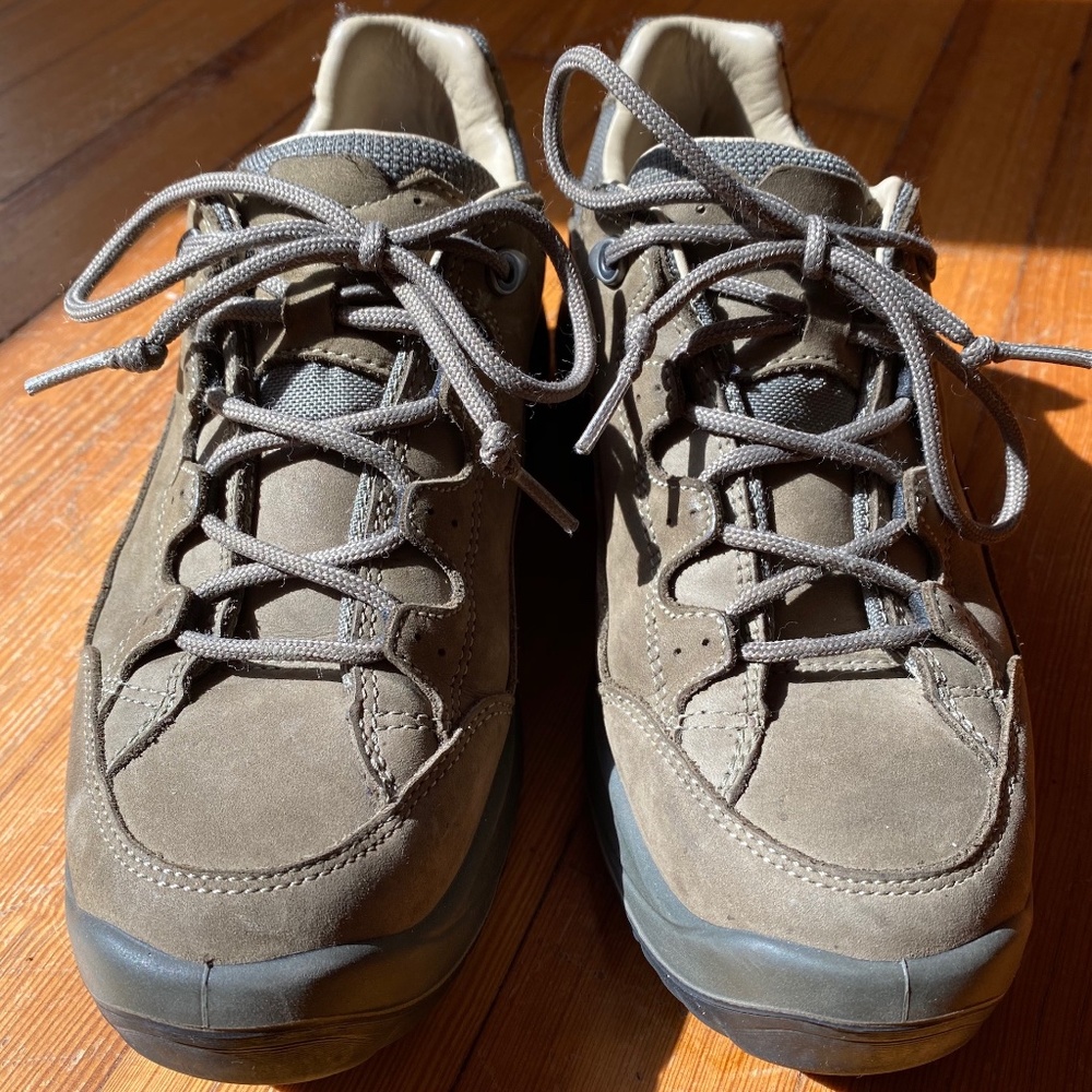 Lowa Renegade Women’s 7.5 Shoes